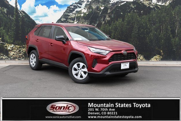 2025 Toyota RAV4 LE's photo