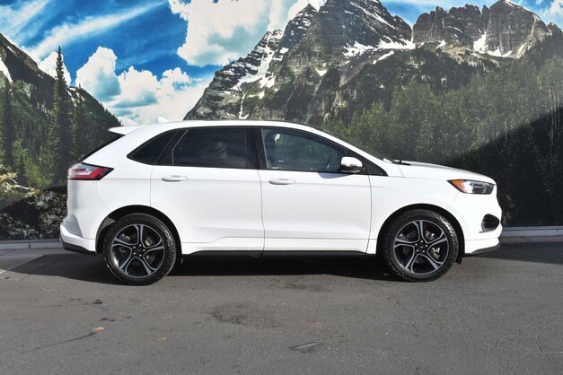 2020 Ford Edge ST photo 2