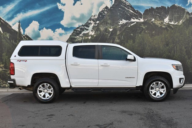 2017 Chevrolet Colorado LT photo 2