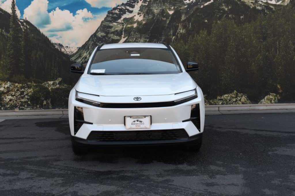 New 2026 Toyota C-HR SE SUV