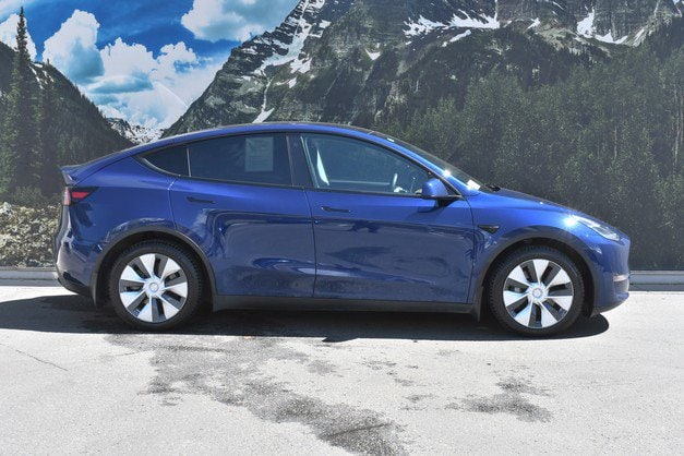 Used 2021 Tesla Model Y Long Range with VIN 5YJYGDEE8MF233786 for sale in Denver, CO