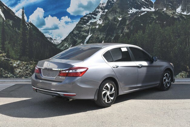 2017 Honda Accord LX photo 3