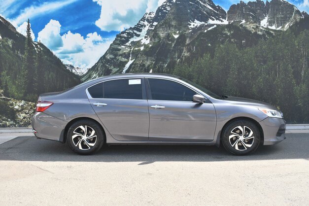 2017 Honda Accord LX photo 2