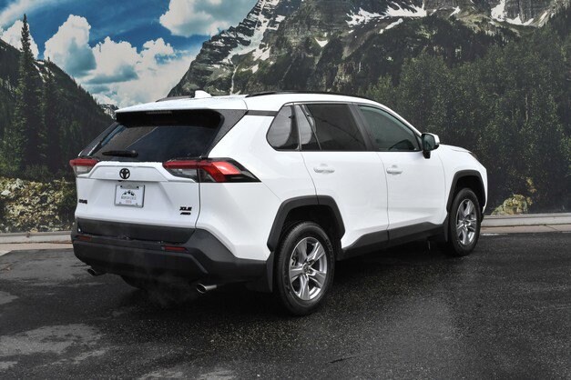 2024 Toyota RAV4 XLE photo 2