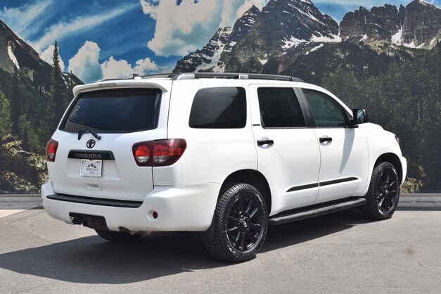2021 Toyota Sequoia photo 2