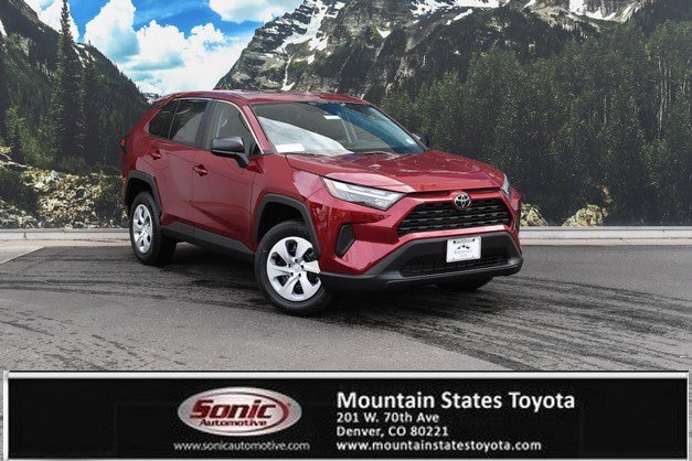 2025 Toyota RAV4 LE's photo