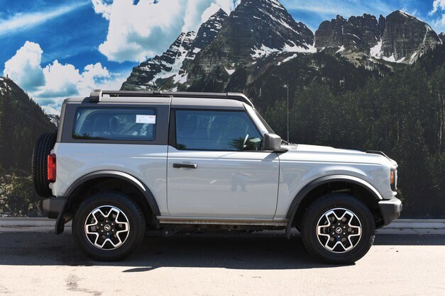 2022 Ford Bronco Base photo 2