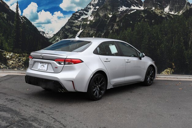2023 Toyota Corolla SE photo 3