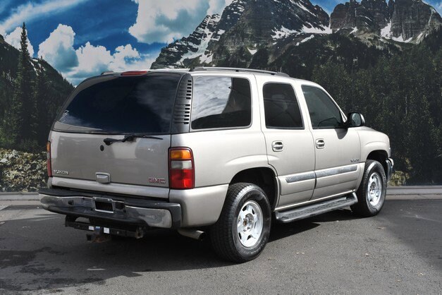 2003 Gmc Yukon SLE photo 2