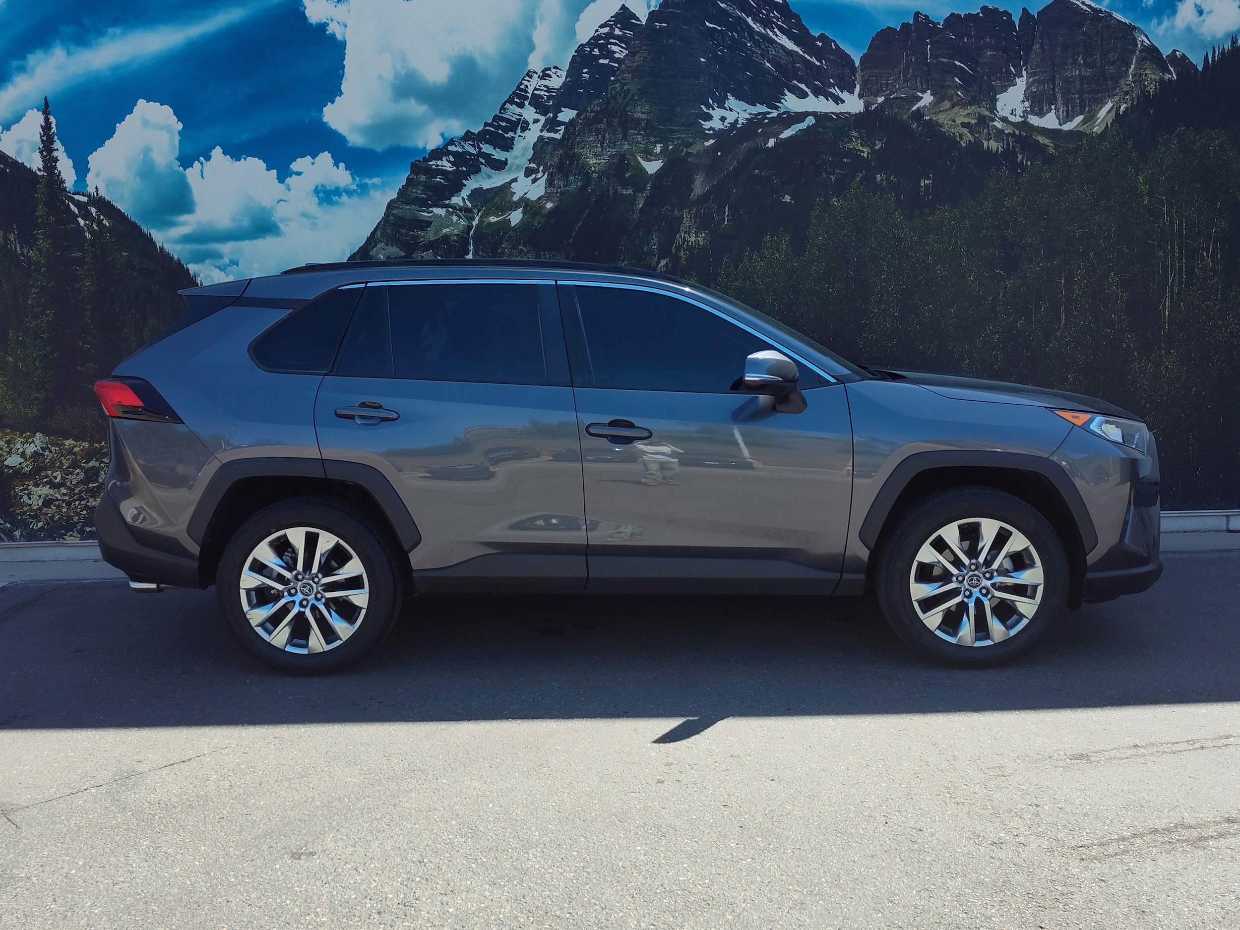 Used 2021 Toyota RAV4 XLE Premium with VIN 2T3A1RFV2MC167083 for sale in Denver, CO