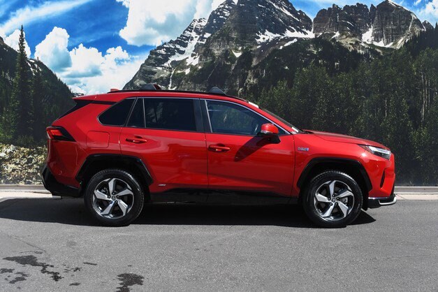 2023 Toyota RAV4 Prime SE photo 2