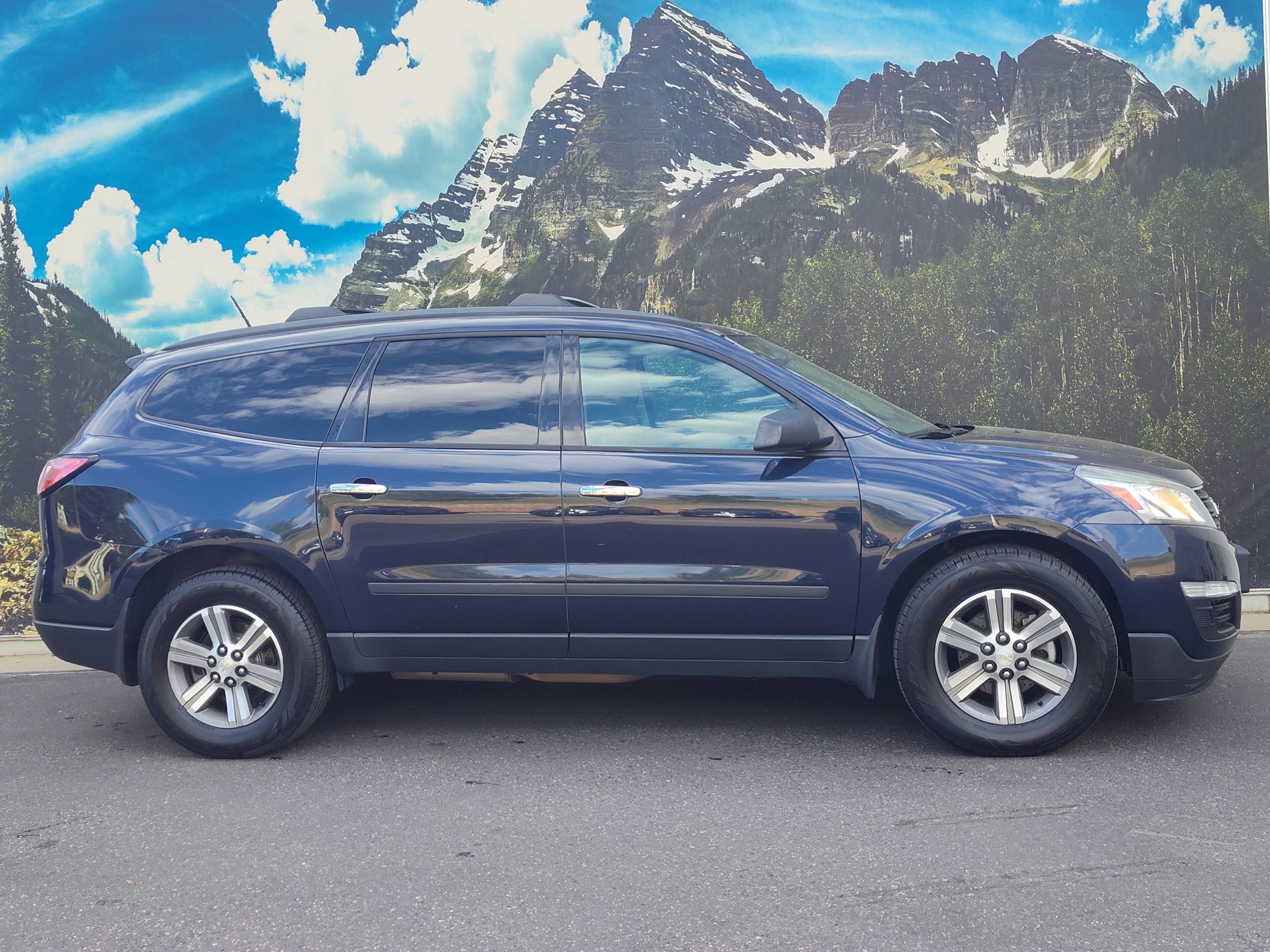 Used 2017 Chevrolet Traverse LS with VIN 1GNKVFKD5HJ307884 for sale in Denver, CO