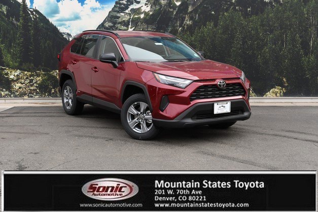 2025 Toyota RAV4 LE's photo