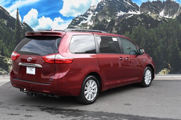 2017 Toyota Sienna Limited photo 3