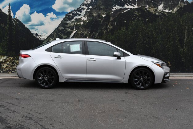 2023 Toyota Corolla SE photo 2