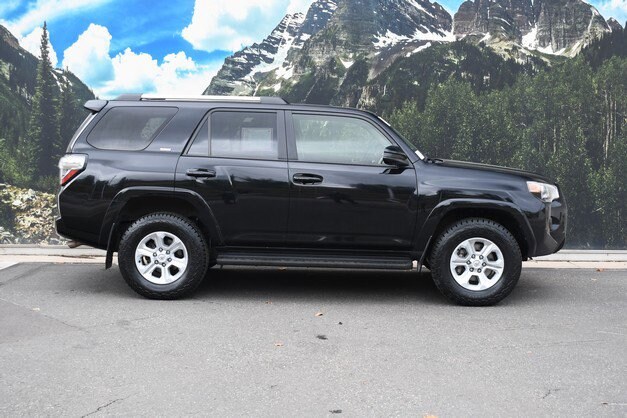 2024 Toyota 4Runner SR5 photo 2