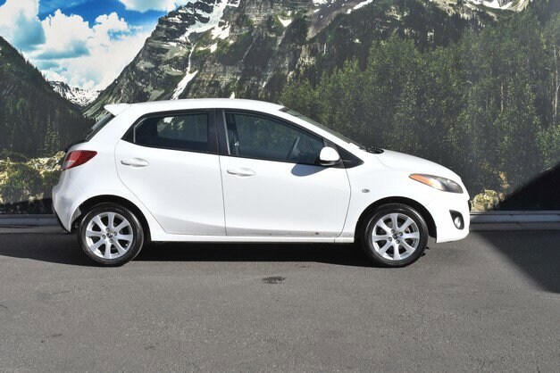 2013 Mazda Mazda2 Touring photo 2