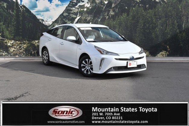 2021 Toyota Prius LE's photo