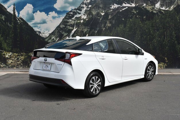 2022 Toyota Prius LE photo 2