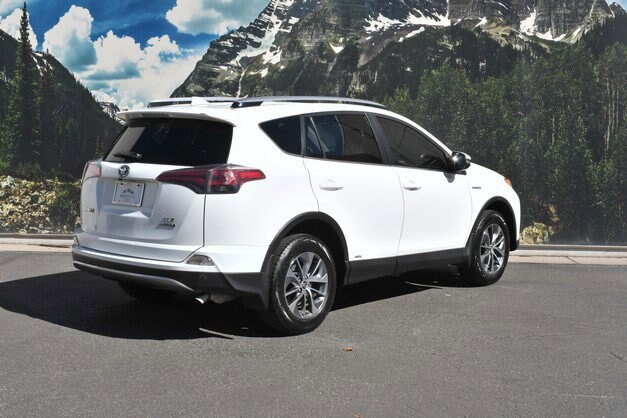 2018 Toyota RAV4 Hybrid XLE photo 3