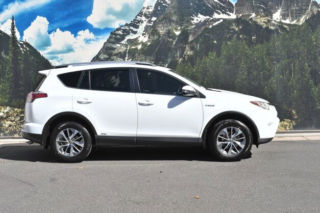 2018 Toyota RAV4 Hybrid XLE photo 2