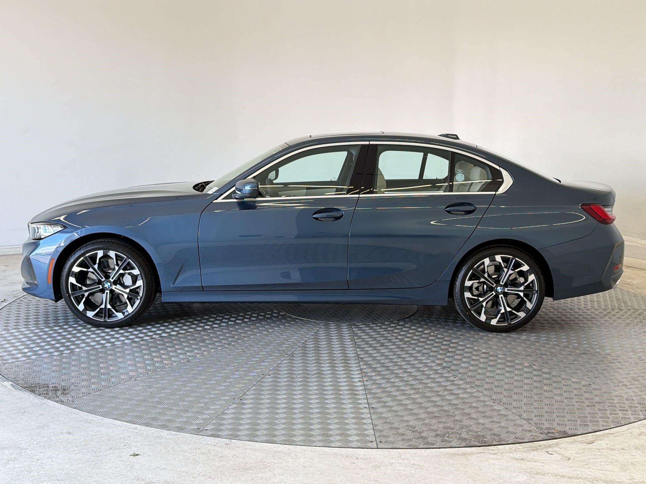 330i XDrive Sedan