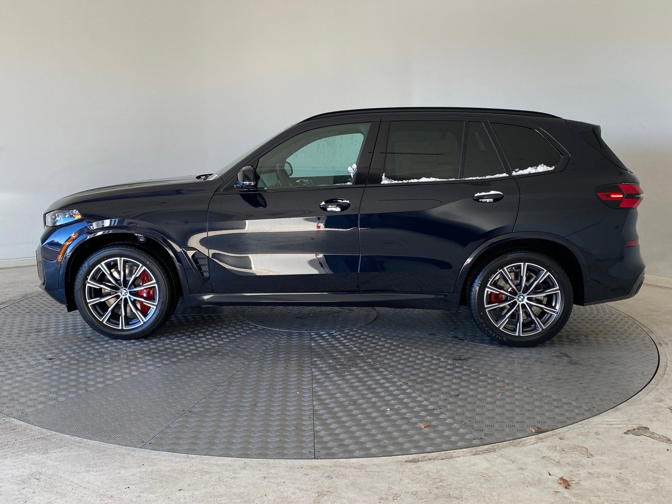 2026 BMW X5 M60i - Photo 2