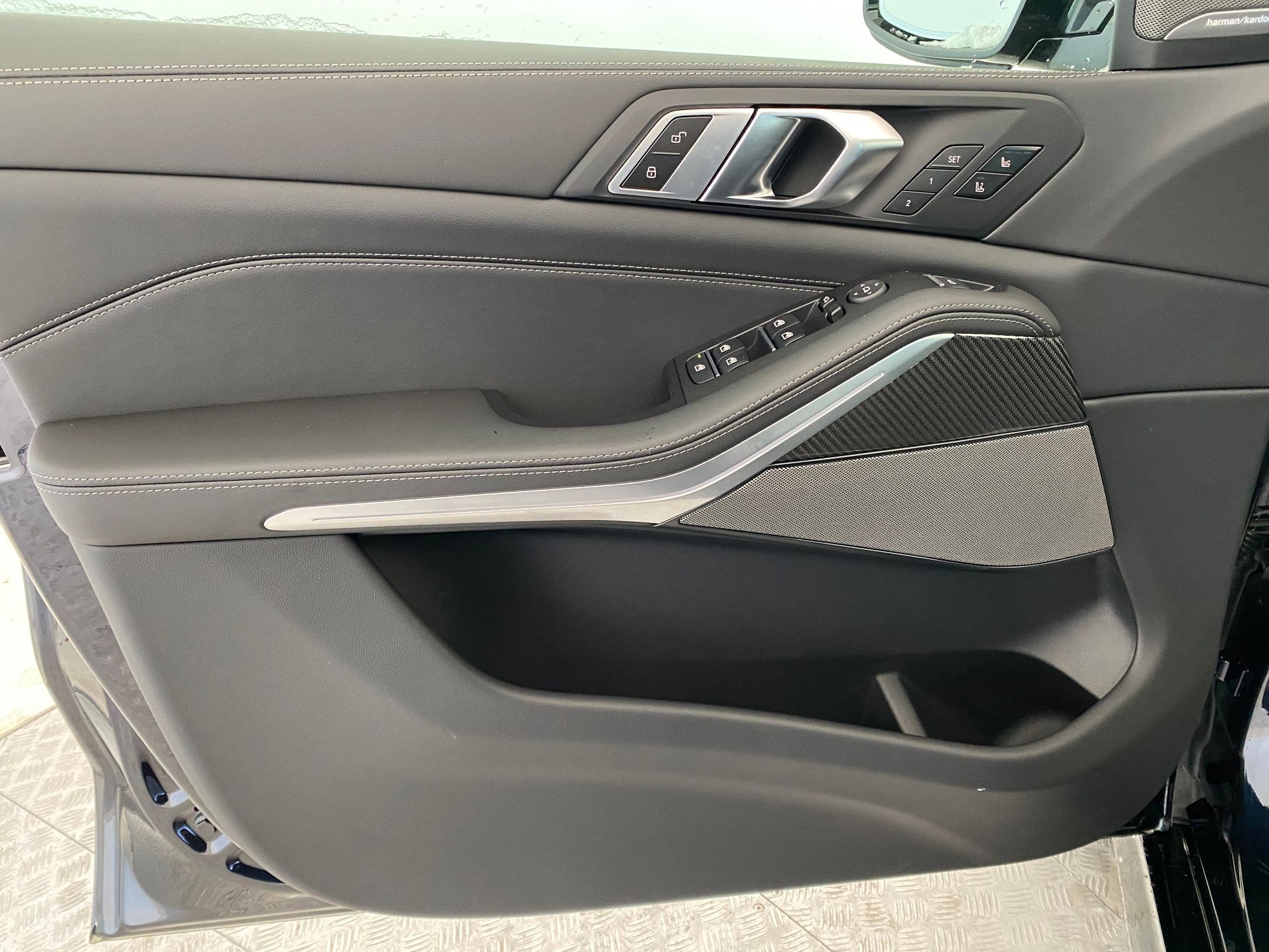 2026 BMW X5 M60i - Photo 11