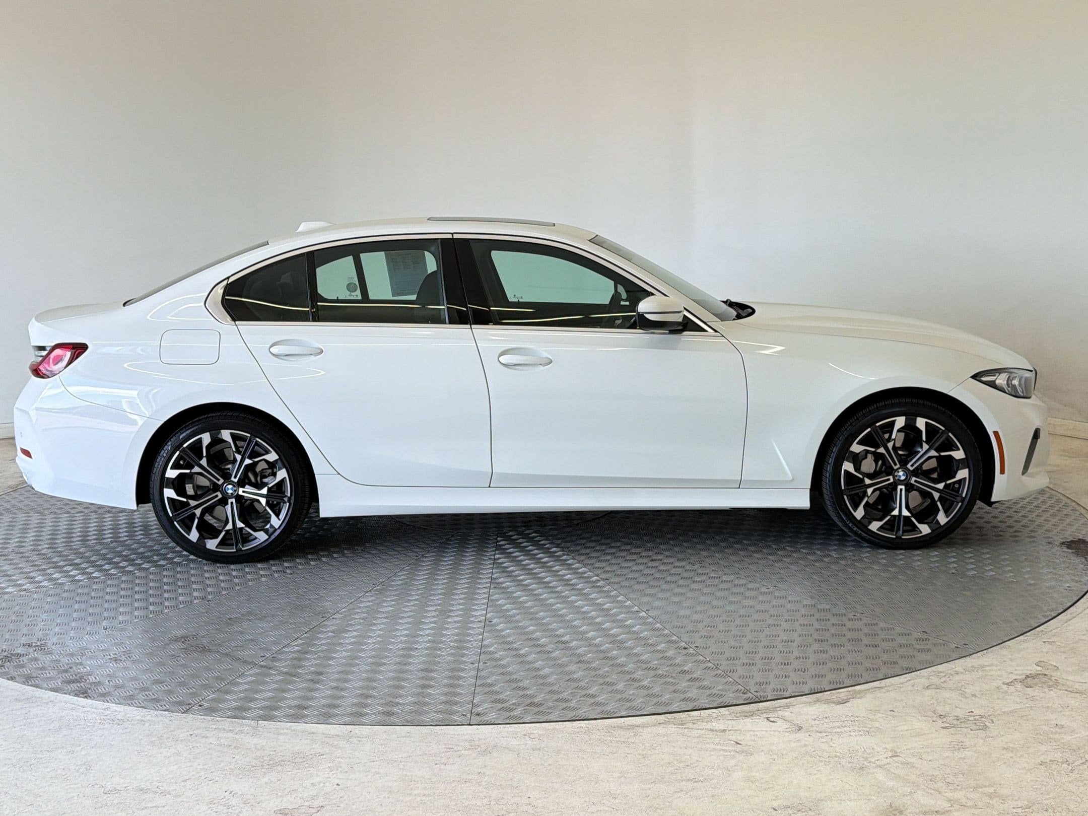 2025 BMW 3 Series 330i - Photo 8