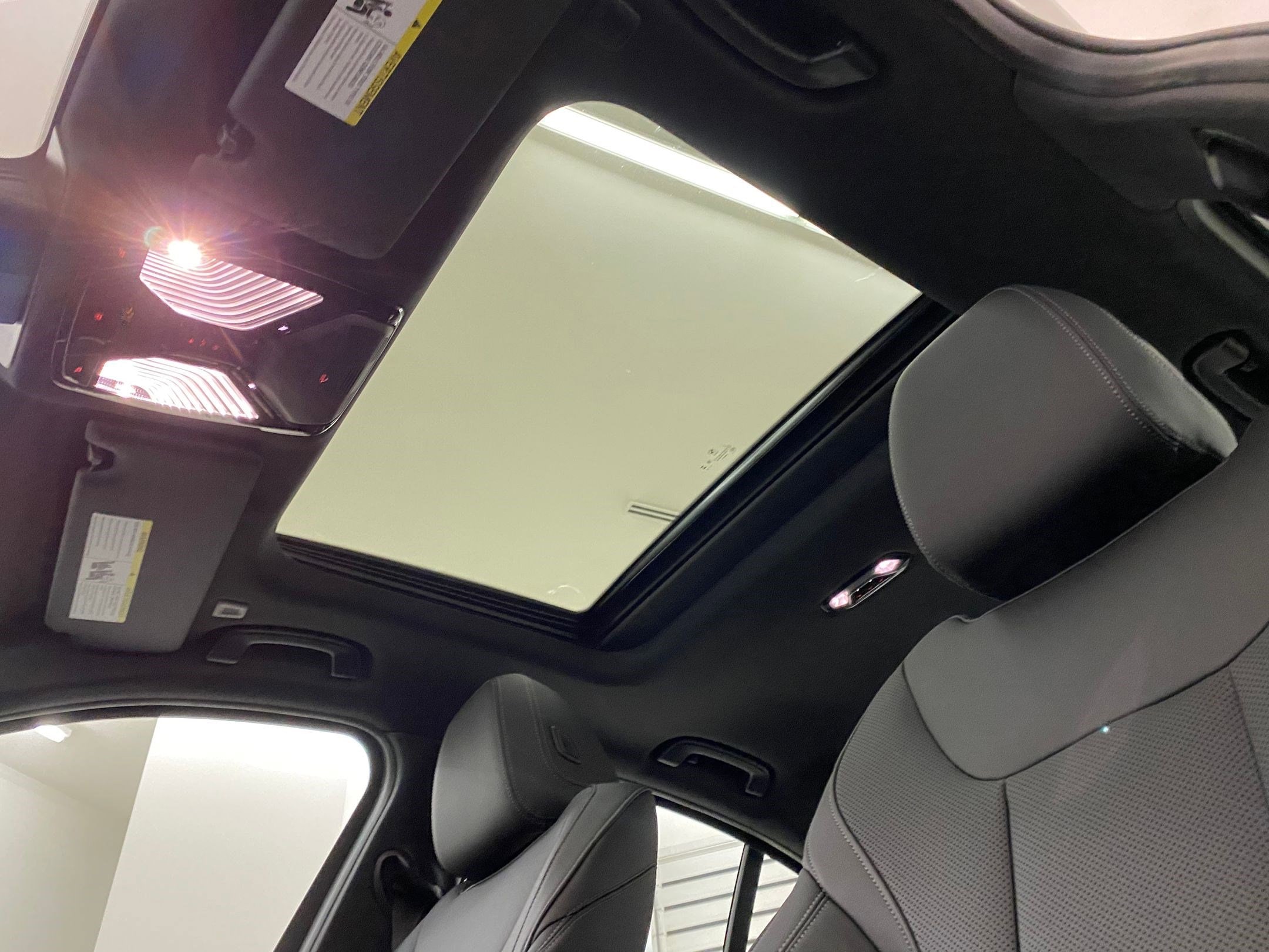 2025 BMW 3 Series 330i - Photo 14