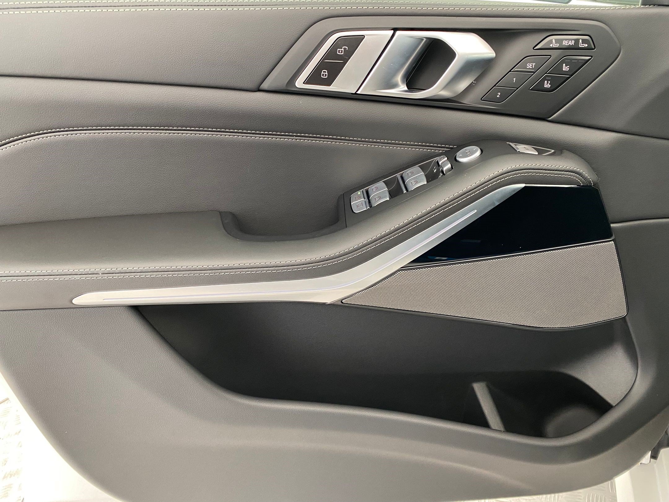 2026 BMW X7 ALPINA XB7 - Photo 12