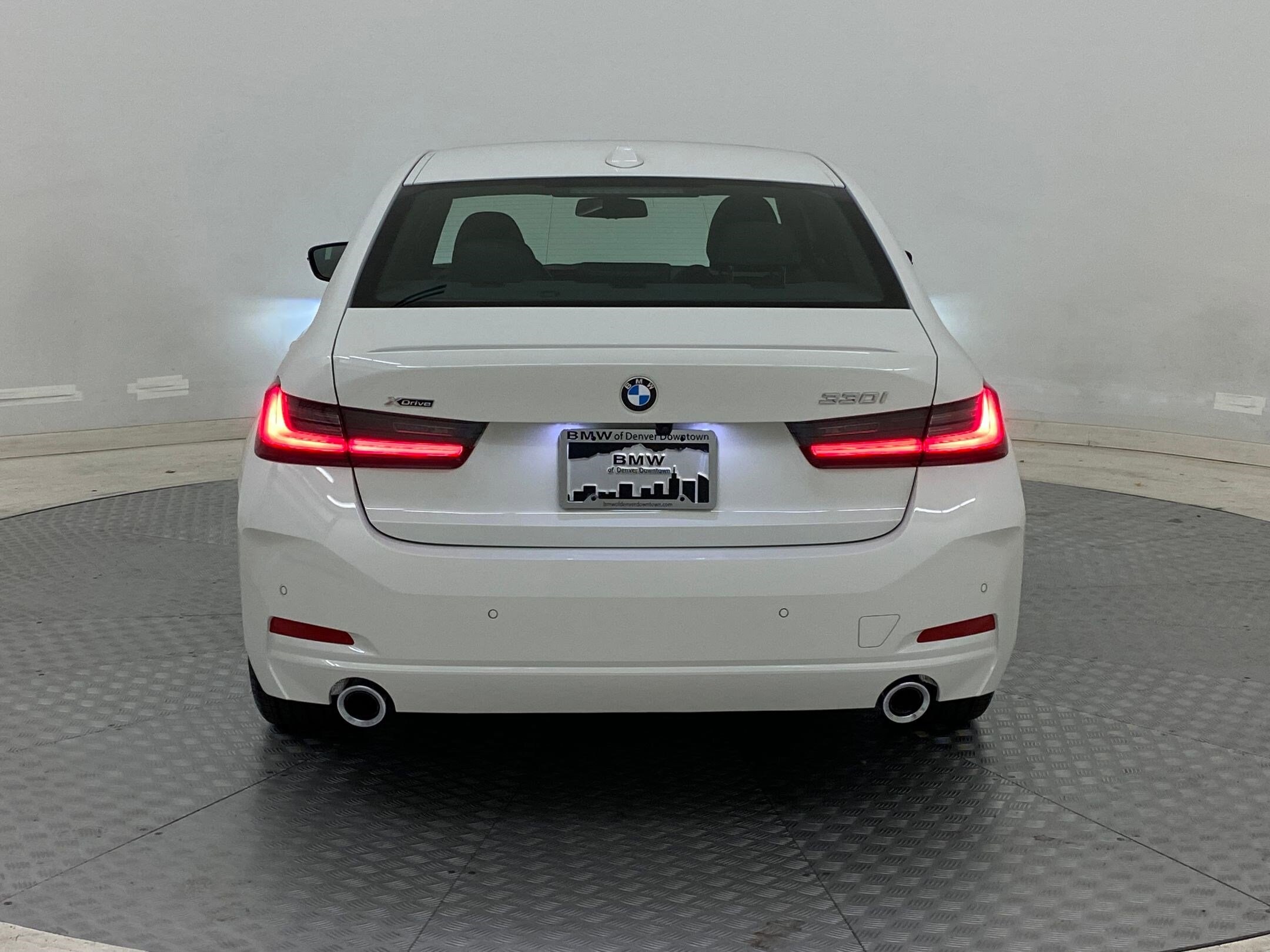 2025 BMW 3 Series 330i - Photo 9