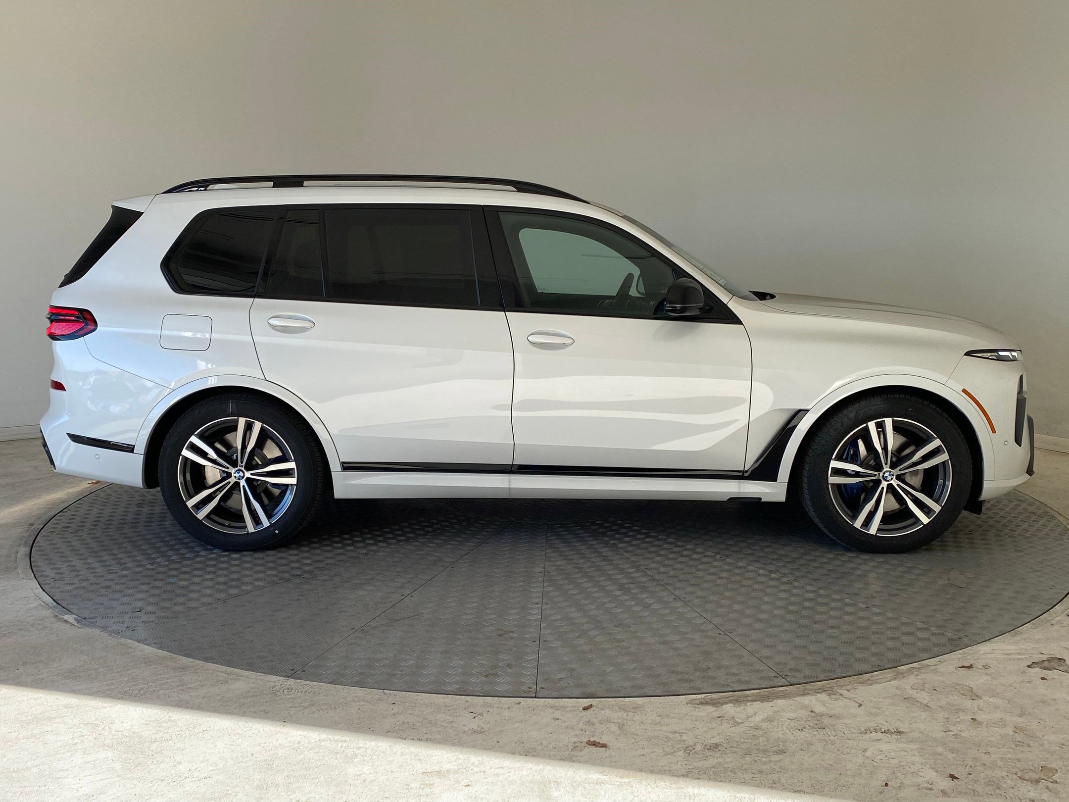 2026 BMW X7 M60i - Photo 8