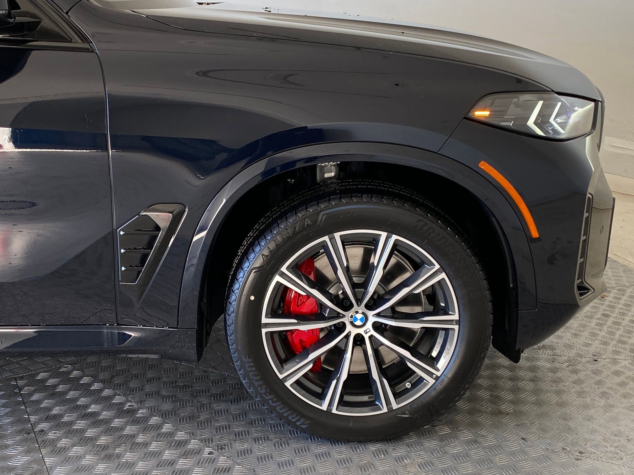 2026 BMW X5 M60i - Photo 10