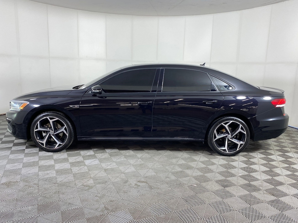 Used 2022 Volkswagen Passat 2.0T R-Line Sedan