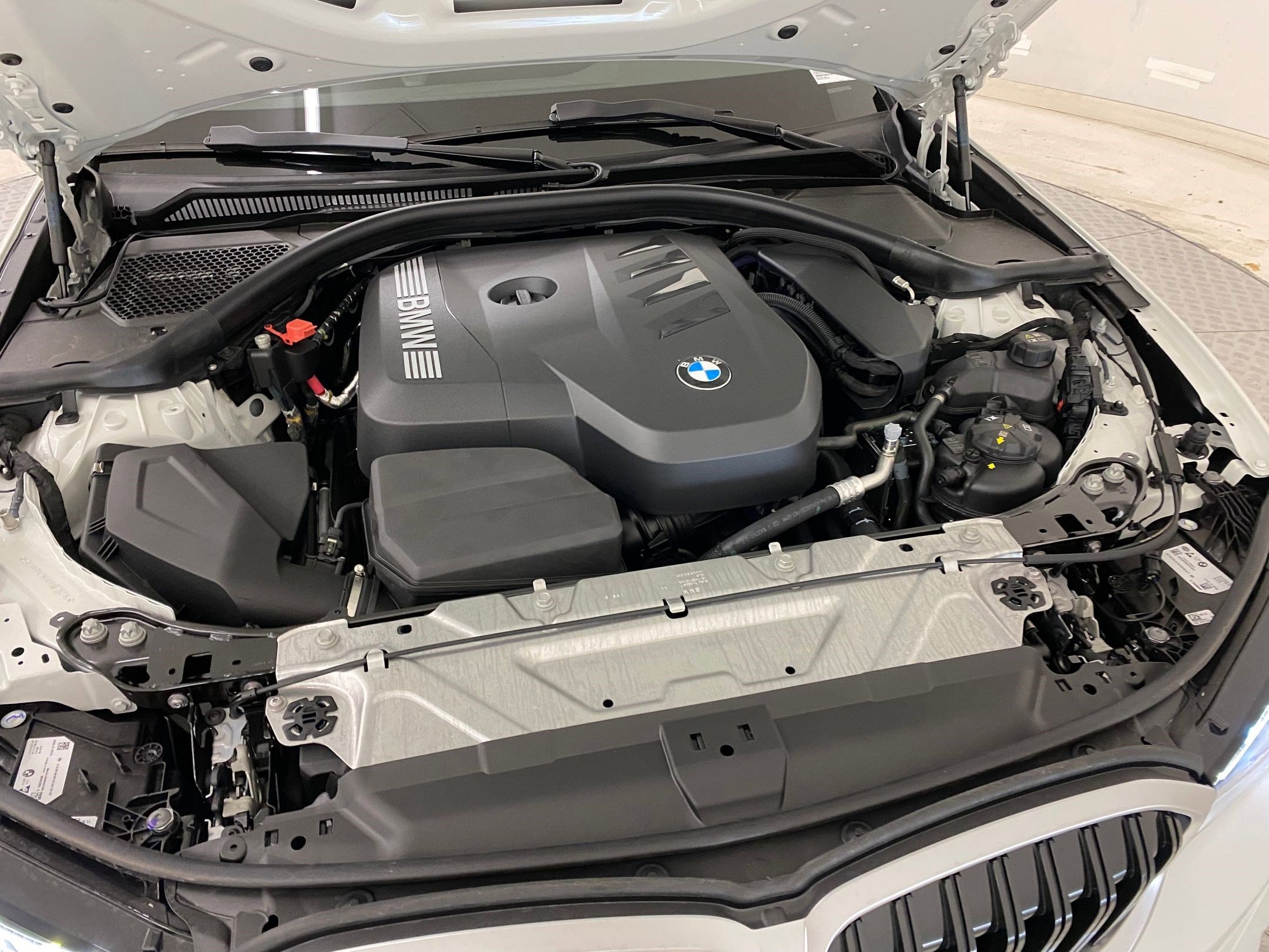 2025 BMW 3 Series 330i - Photo 32