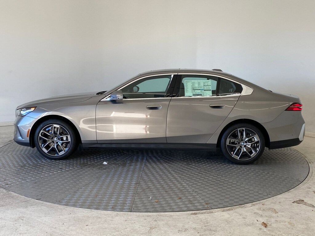 New 2026 BMW 530i xDrive Sedan