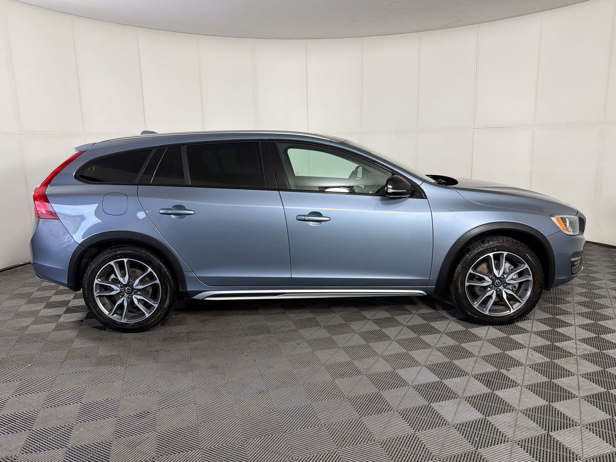 V60 Cross Country T5 AWD Wagon