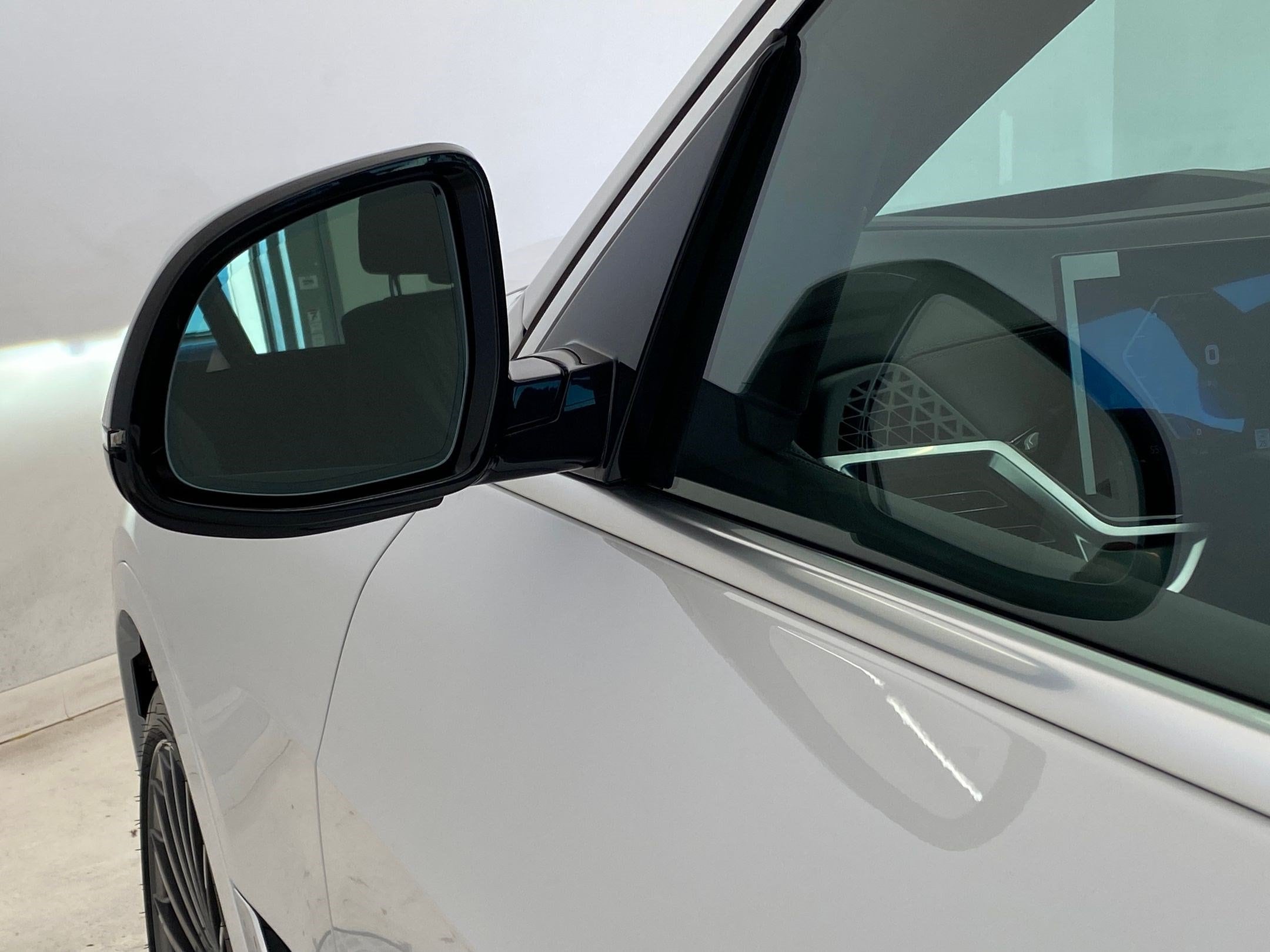 2026 BMW X7 ALPINA XB7 - Photo 23
