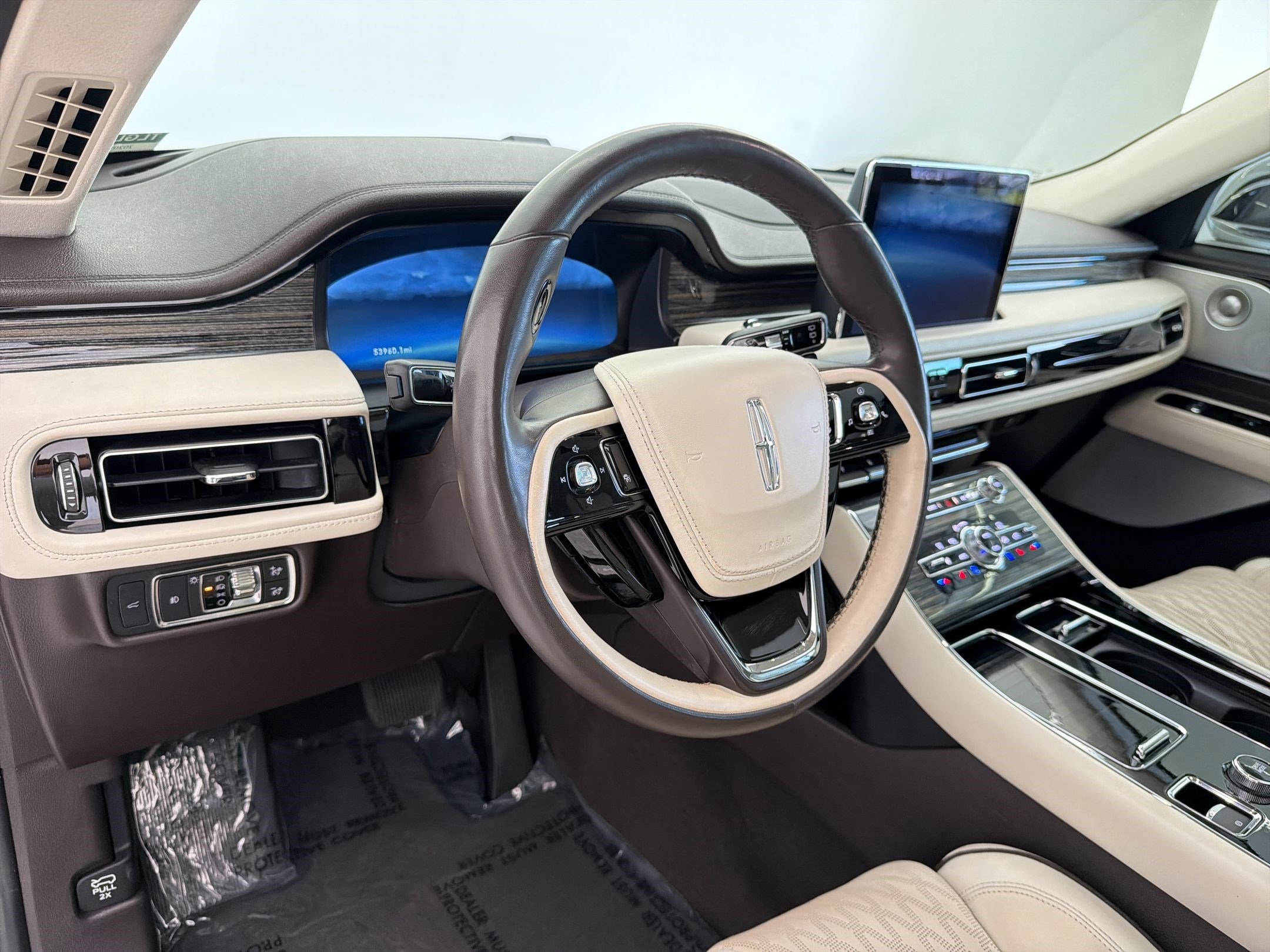 Aviator Black Label SUV