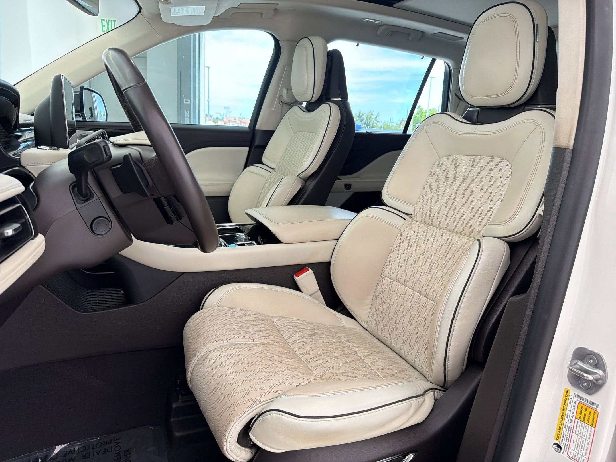 Aviator Black Label SUV
