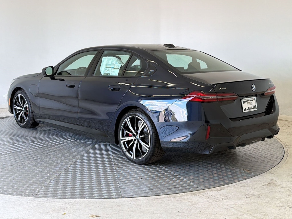 New 2026 BMW 550e xDrive Sedan