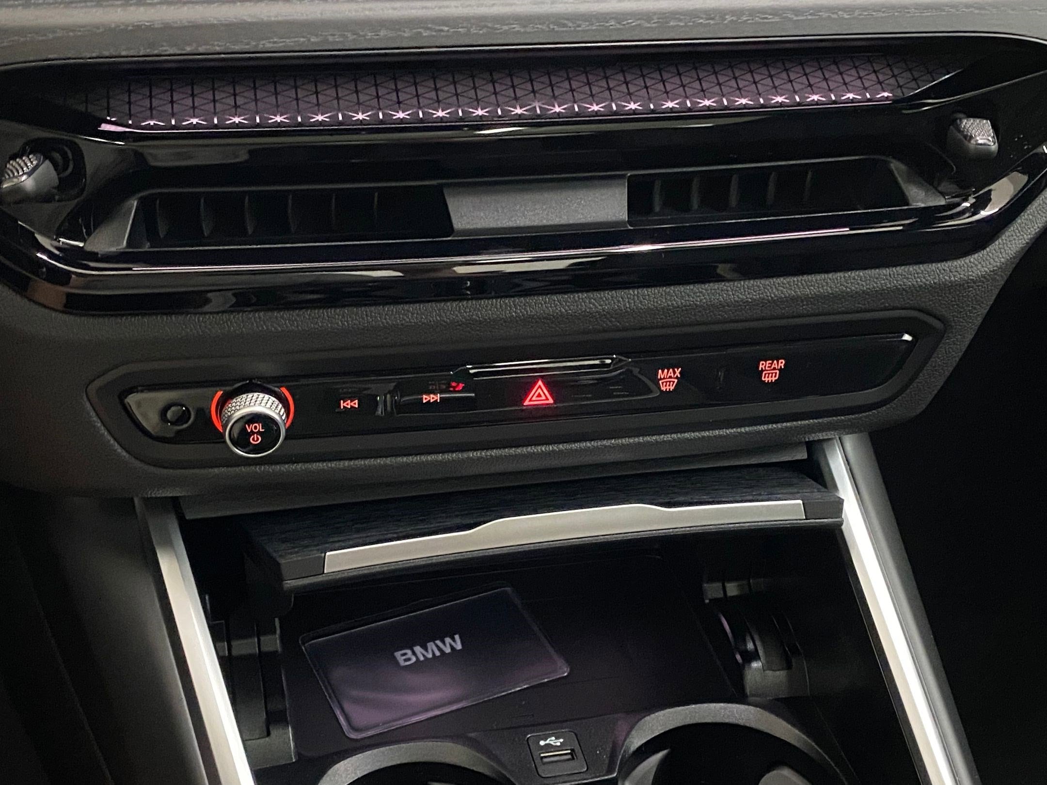 2025 BMW 3 Series 330i - Photo 18
