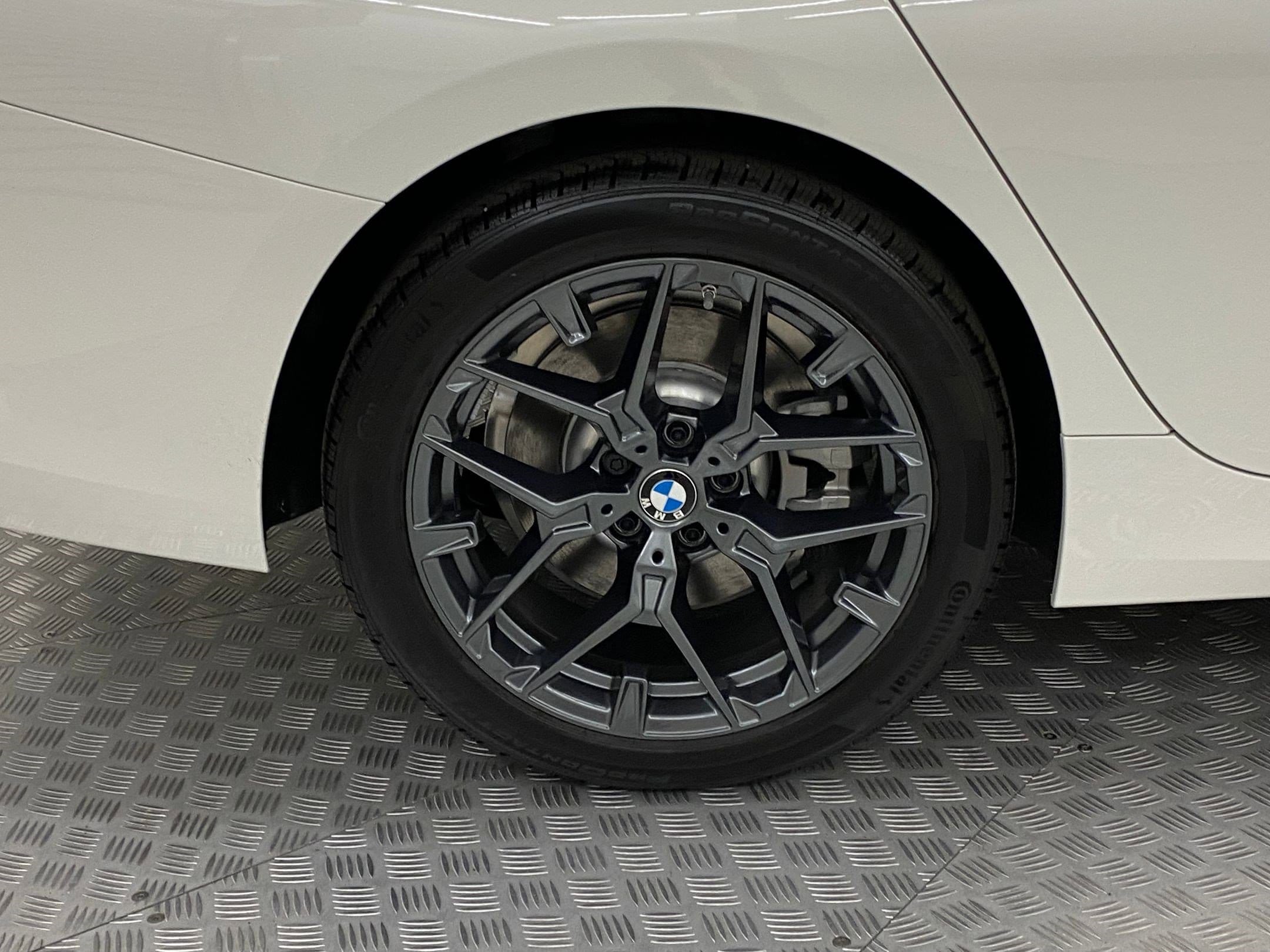 2025 BMW 3 Series 330i - Photo 10