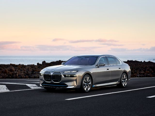 BMW i7