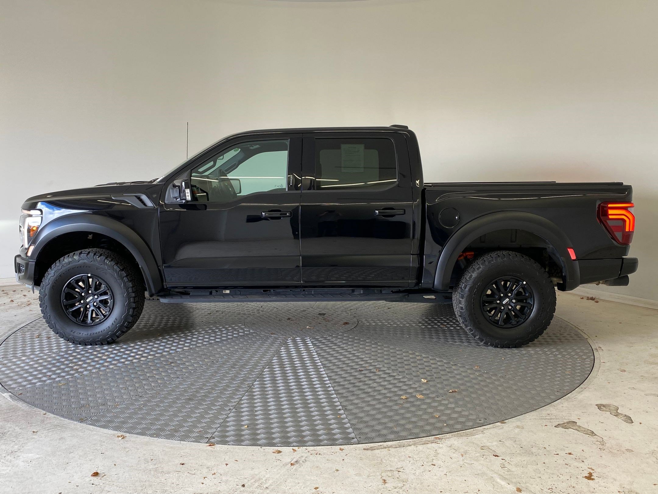 2024 Ford F-150 Raptor photo 2