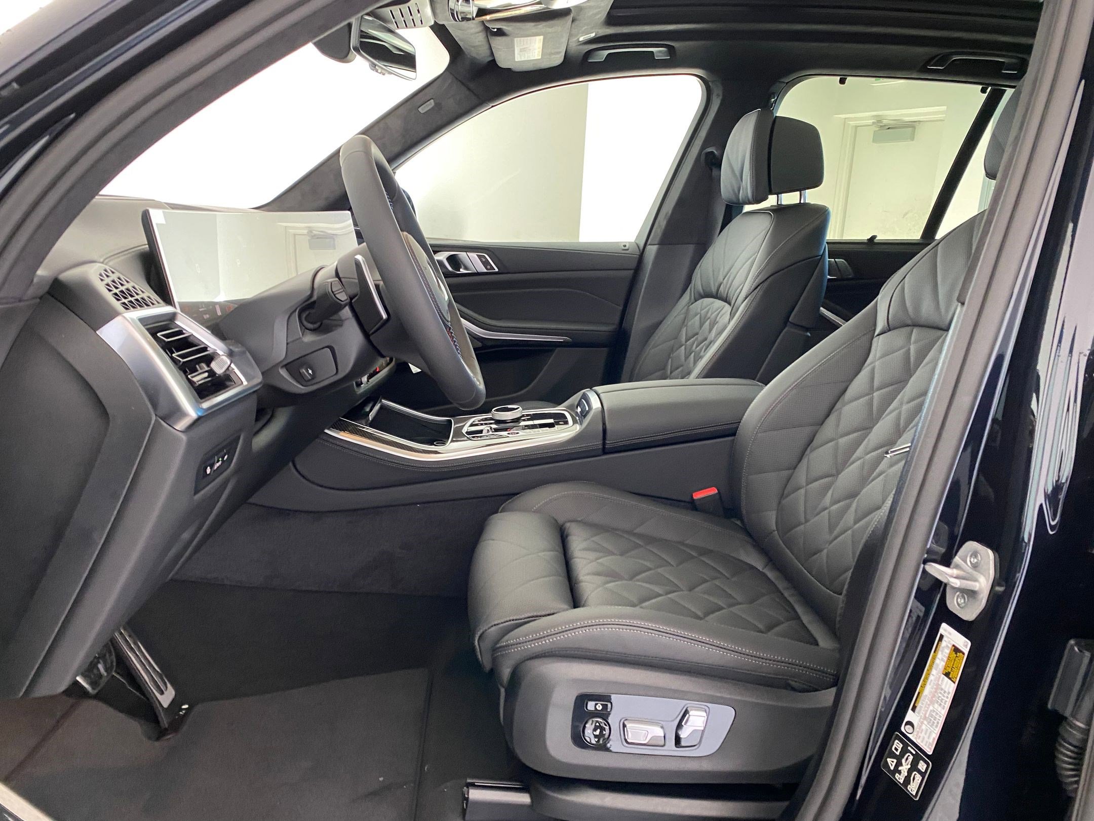 2026 BMW X5 M60i - Photo 4