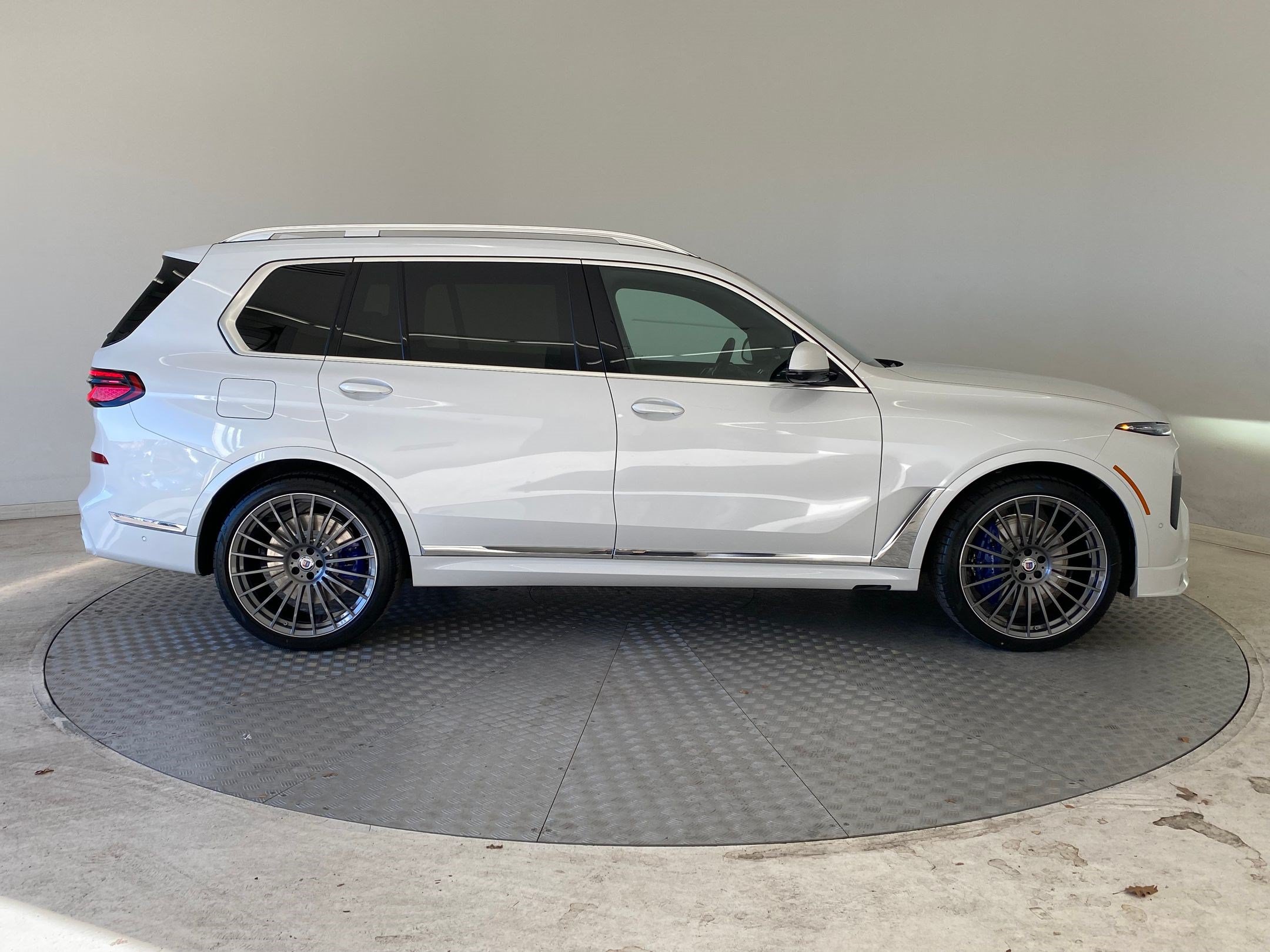 2026 BMW X7 ALPINA XB7 - Photo 8