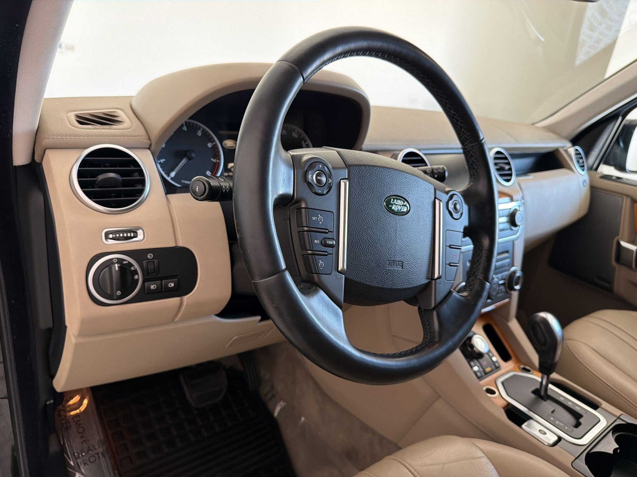 LR4 HSE SUV