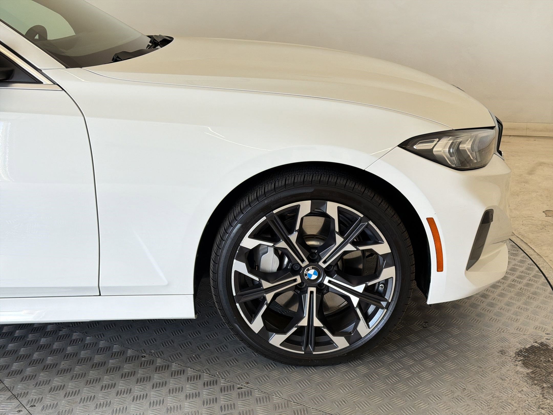 2025 BMW 3 Series 330i - Photo 12